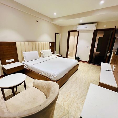Hotel Bhoomivilas Agra  Buitenkant foto