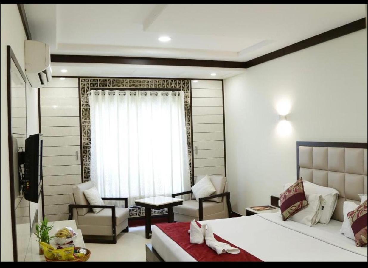 Hotel Bhoomivilas Agra  Buitenkant foto