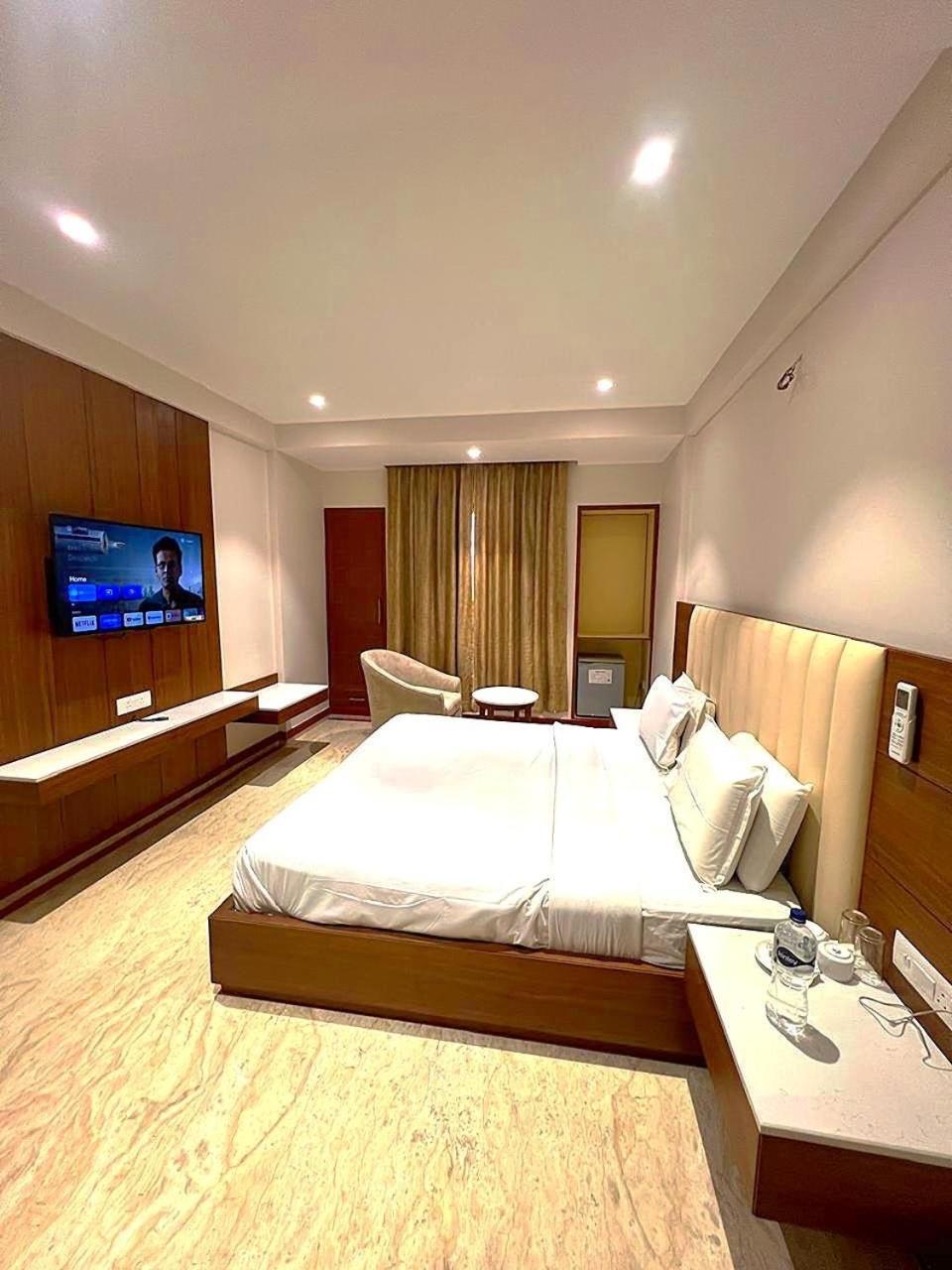 Hotel Bhoomivilas Agra  Buitenkant foto